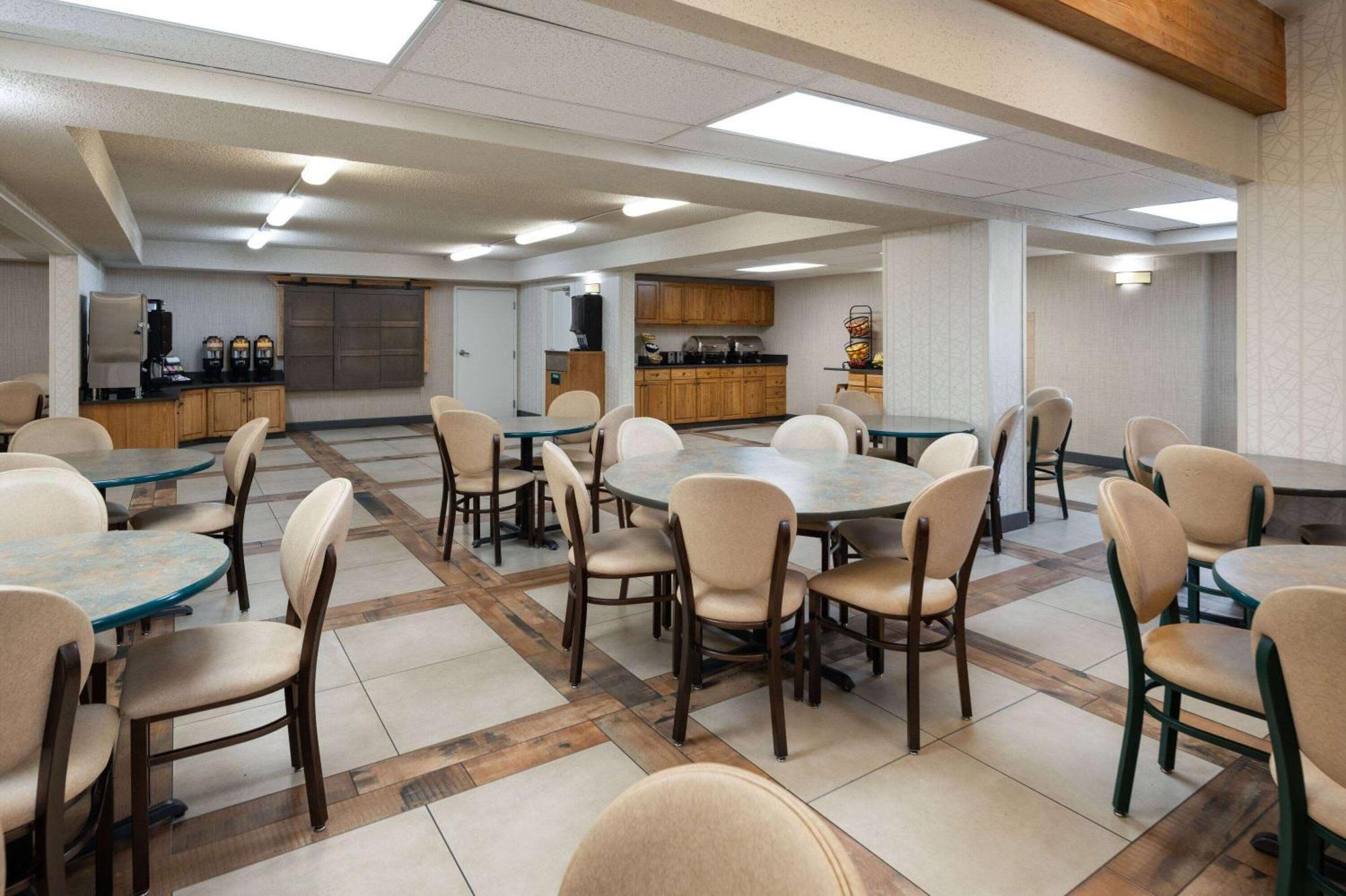 Days Inn & Suites By Wyndham Bozeman Bagian luar foto