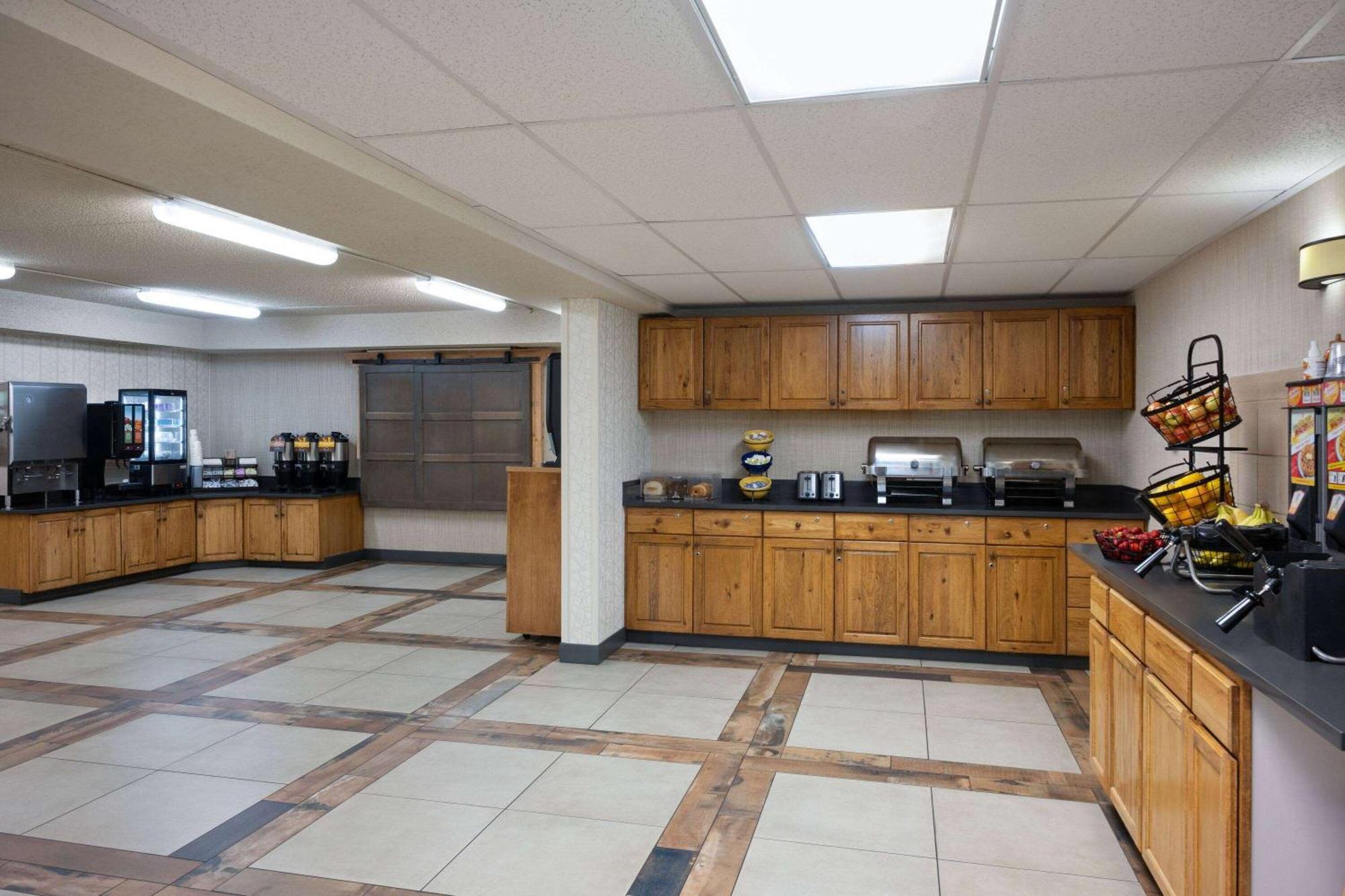 Days Inn & Suites By Wyndham Bozeman Bagian luar foto