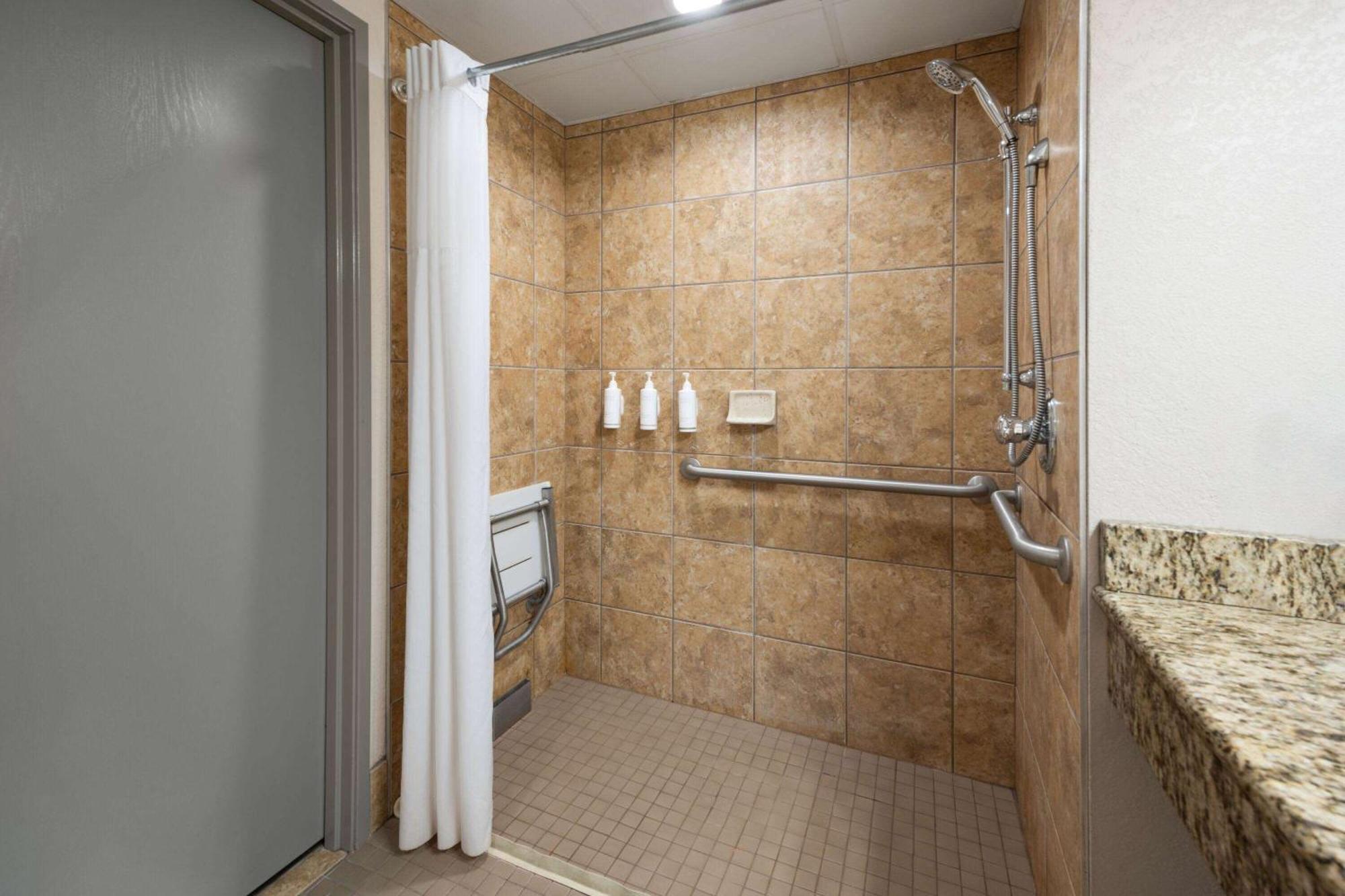 Days Inn & Suites By Wyndham Bozeman Bagian luar foto