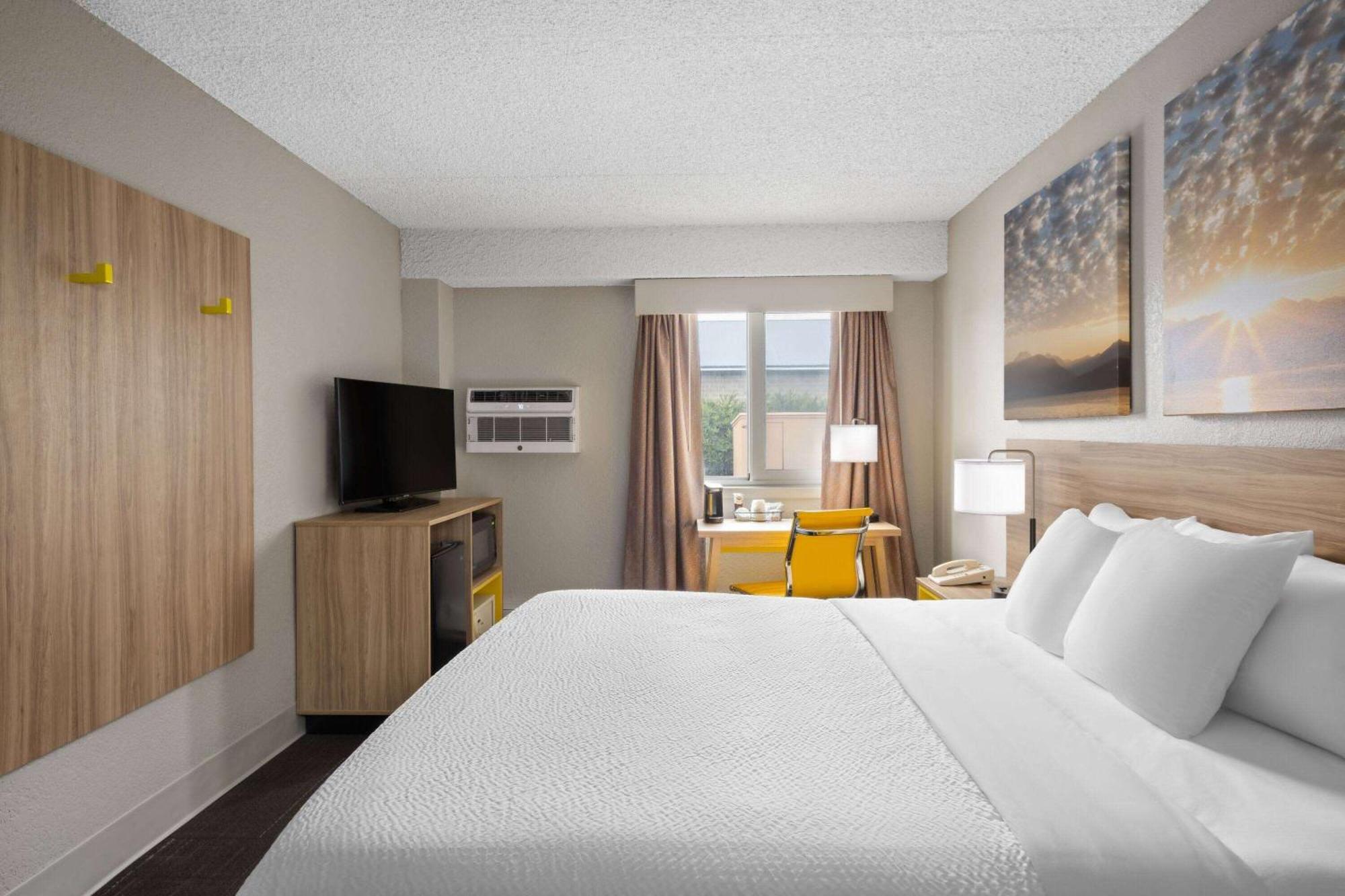 Days Inn & Suites By Wyndham Bozeman Bagian luar foto
