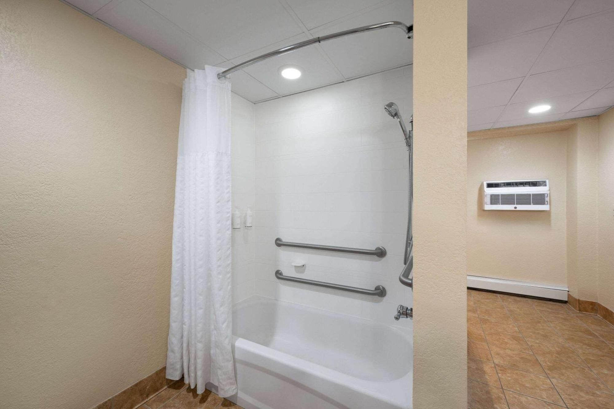 Days Inn & Suites By Wyndham Bozeman Bagian luar foto