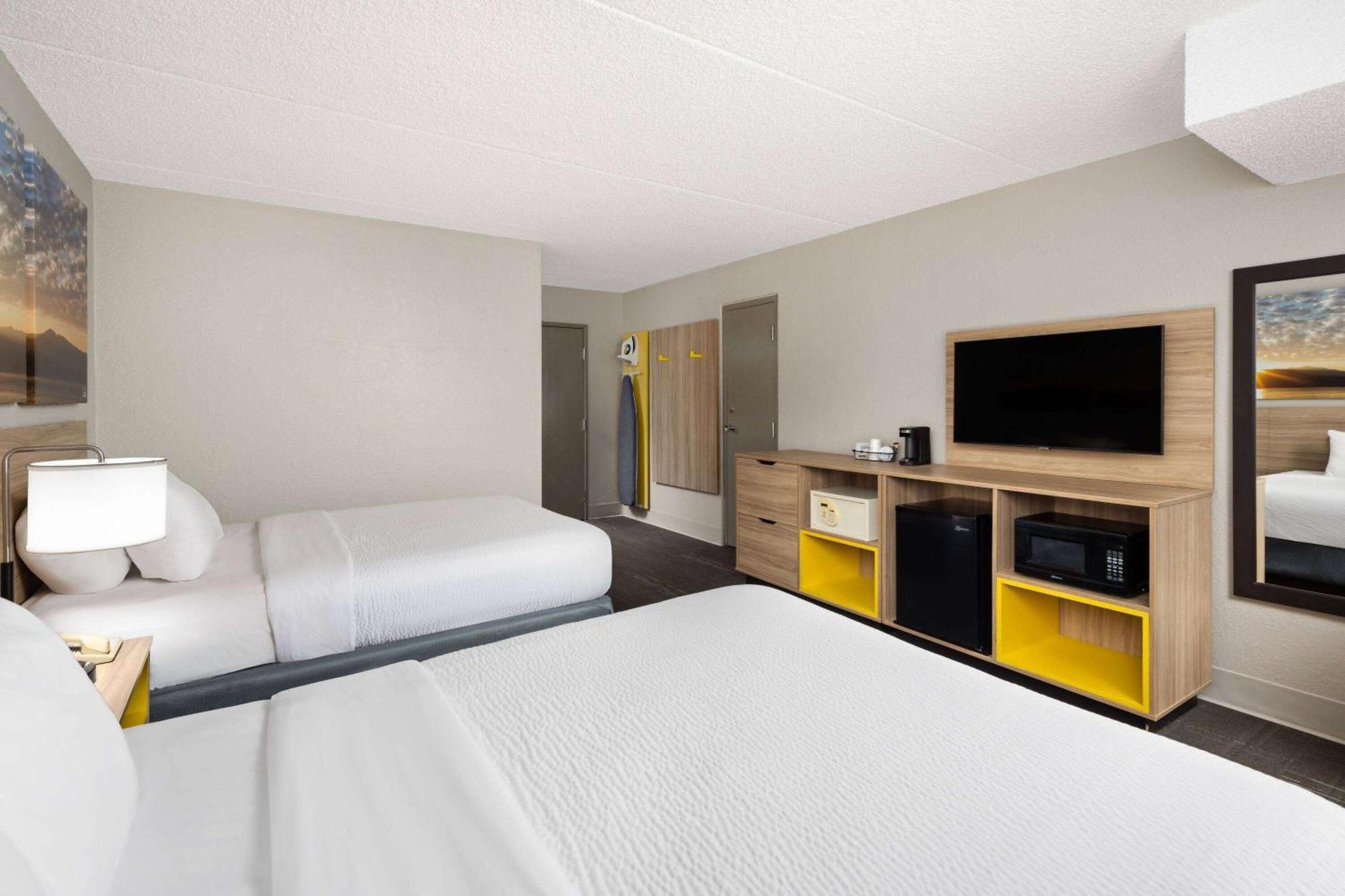 Days Inn & Suites By Wyndham Bozeman Bagian luar foto
