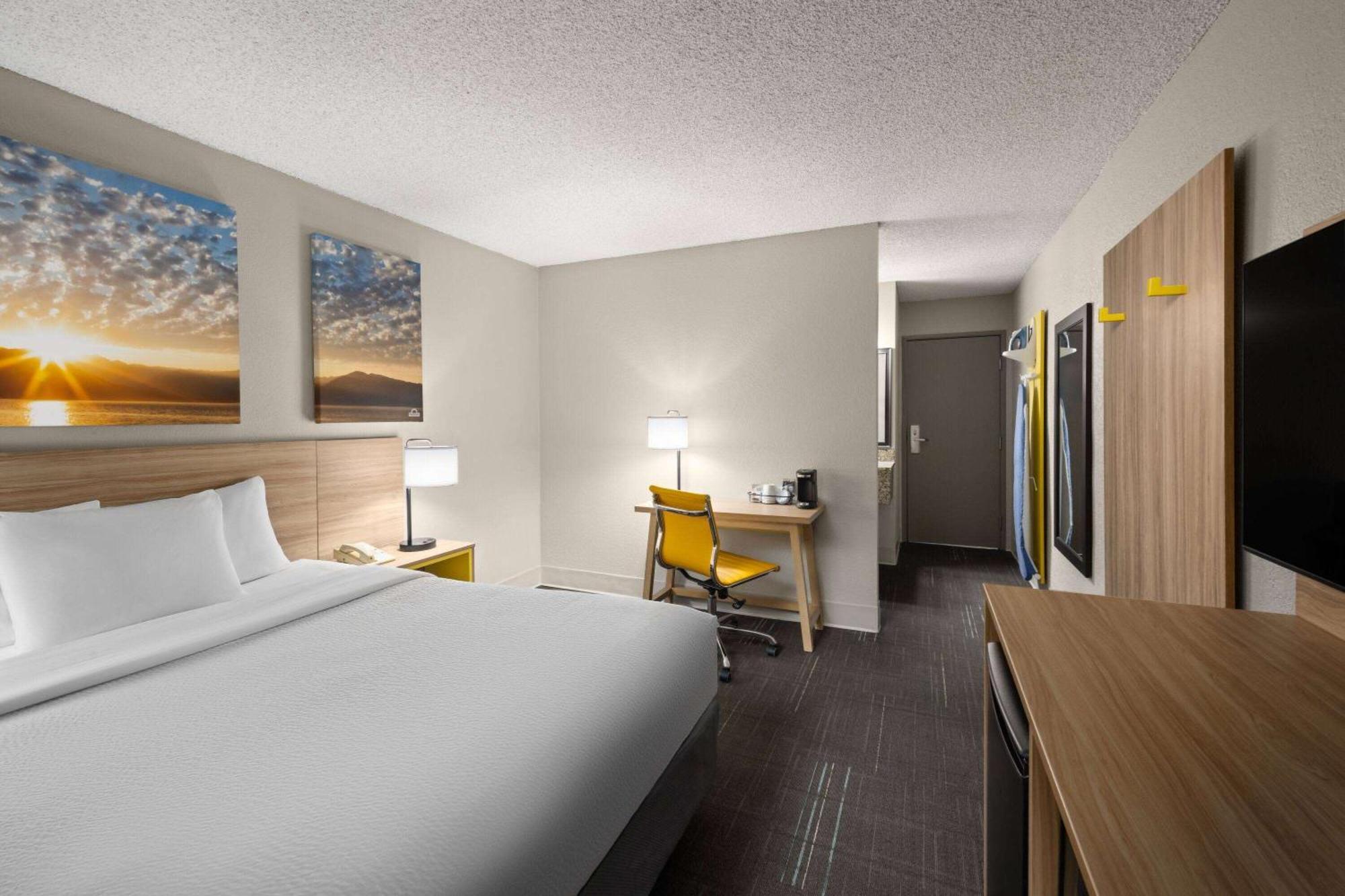 Days Inn & Suites By Wyndham Bozeman Bagian luar foto
