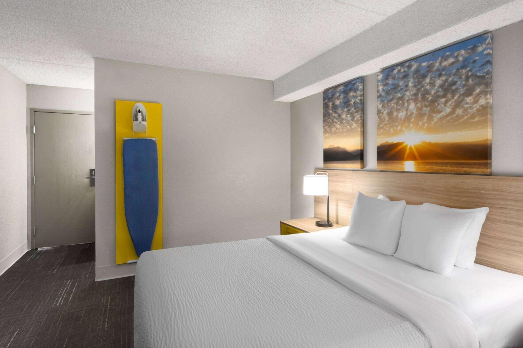 Days Inn & Suites By Wyndham Bozeman Bagian luar foto