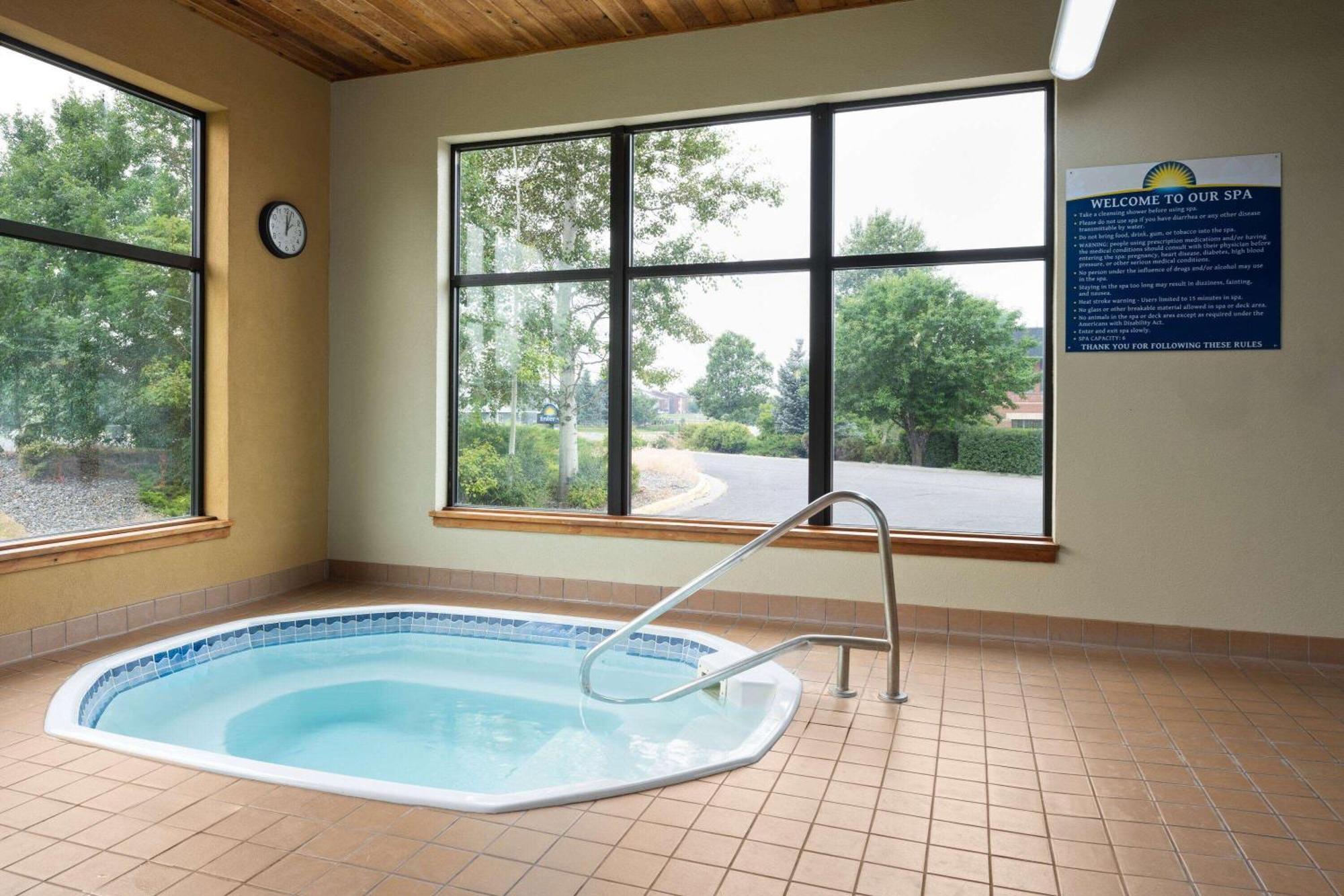 Days Inn & Suites By Wyndham Bozeman Bagian luar foto