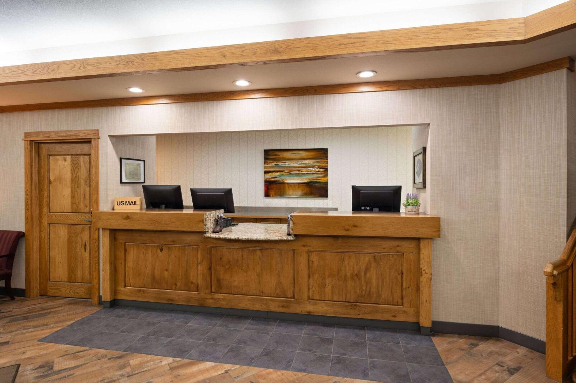 Days Inn & Suites By Wyndham Bozeman Bagian luar foto