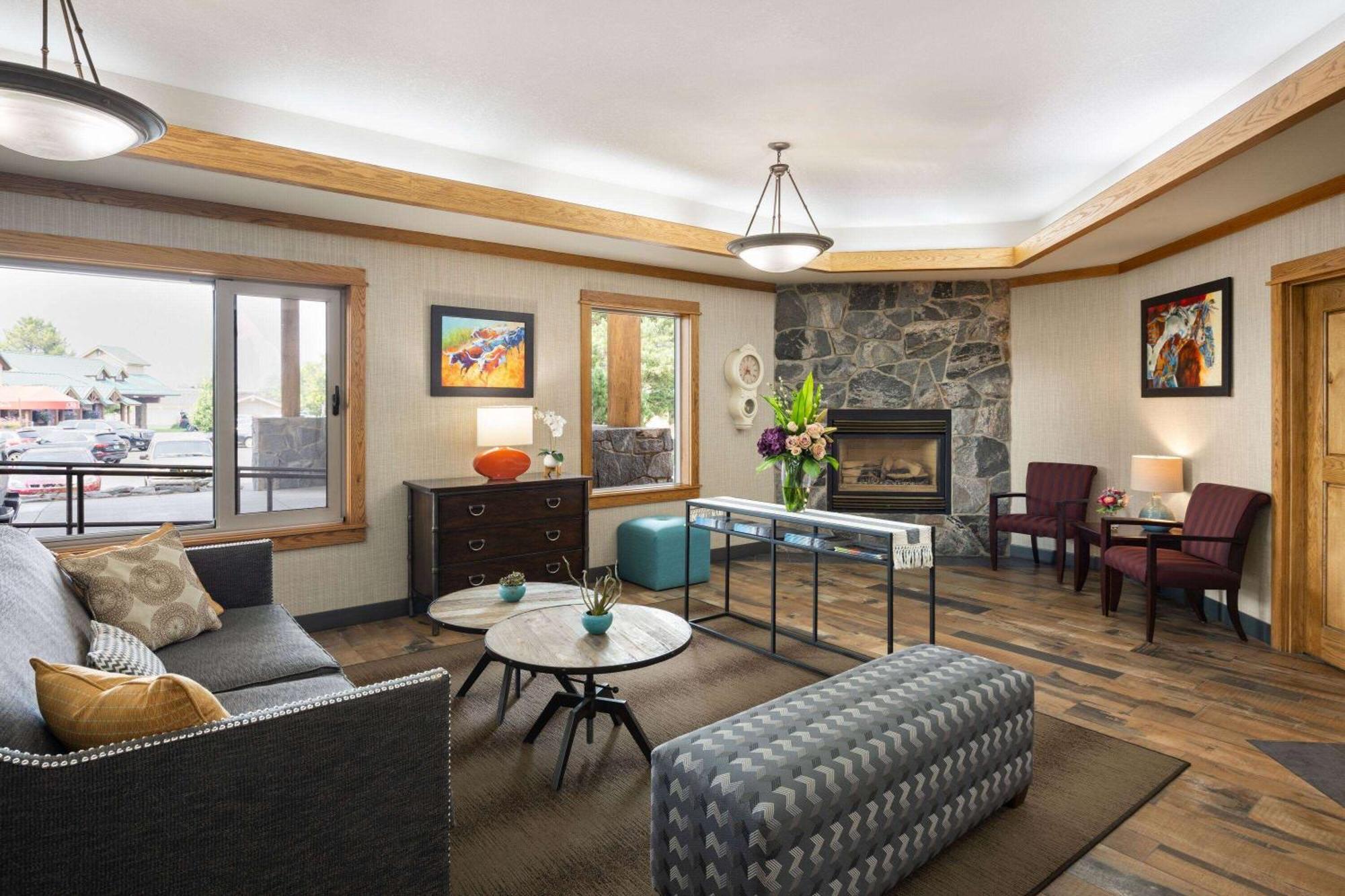 Days Inn & Suites By Wyndham Bozeman Bagian luar foto