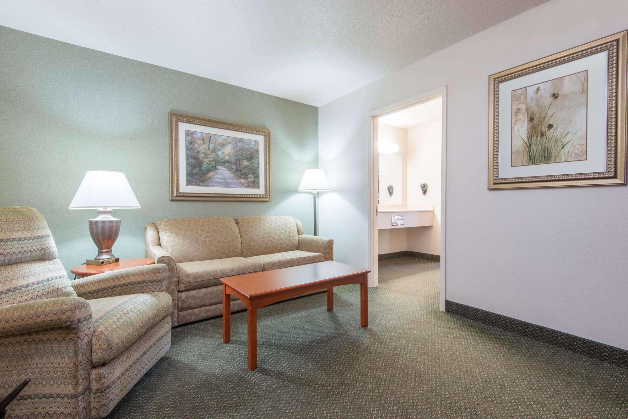 Days Inn & Suites By Wyndham Bozeman Bagian luar foto