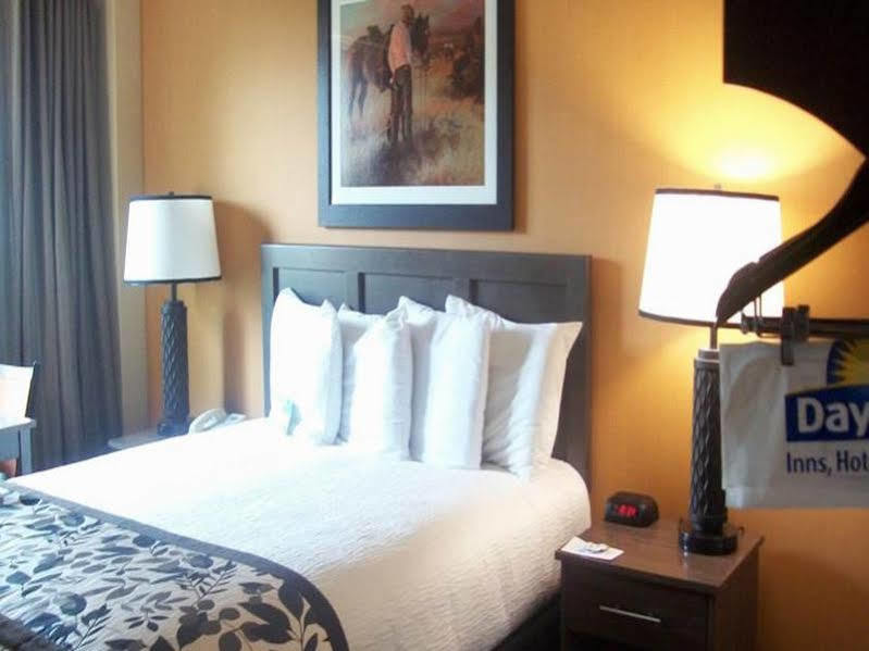 Days Inn & Suites By Wyndham Bozeman Bagian luar foto