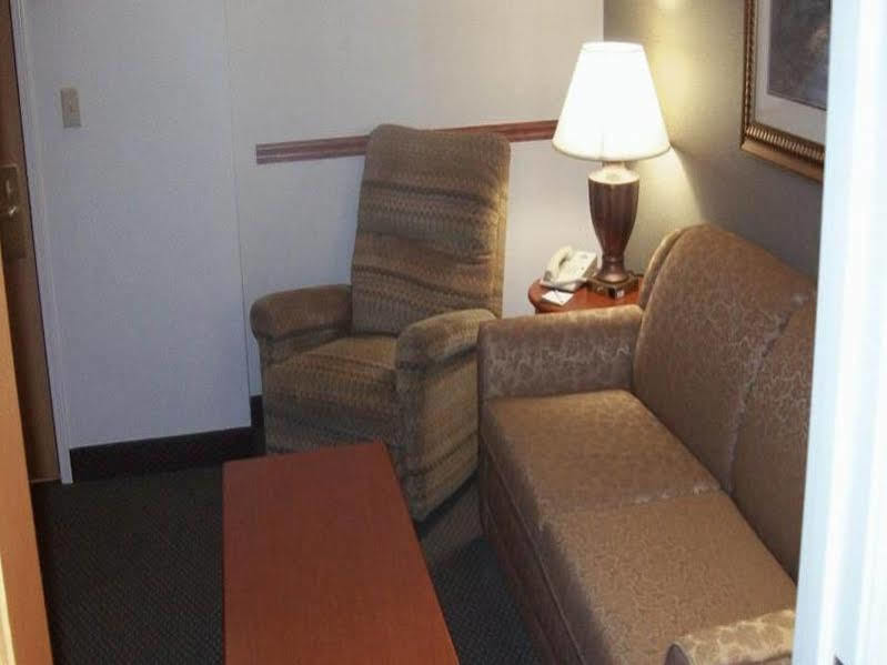 Days Inn & Suites By Wyndham Bozeman Bagian luar foto