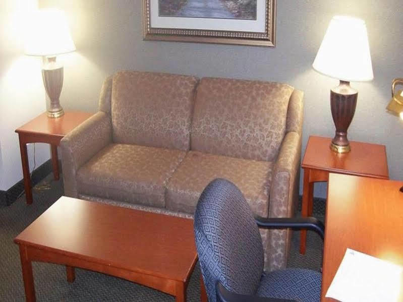 Days Inn & Suites By Wyndham Bozeman Bagian luar foto