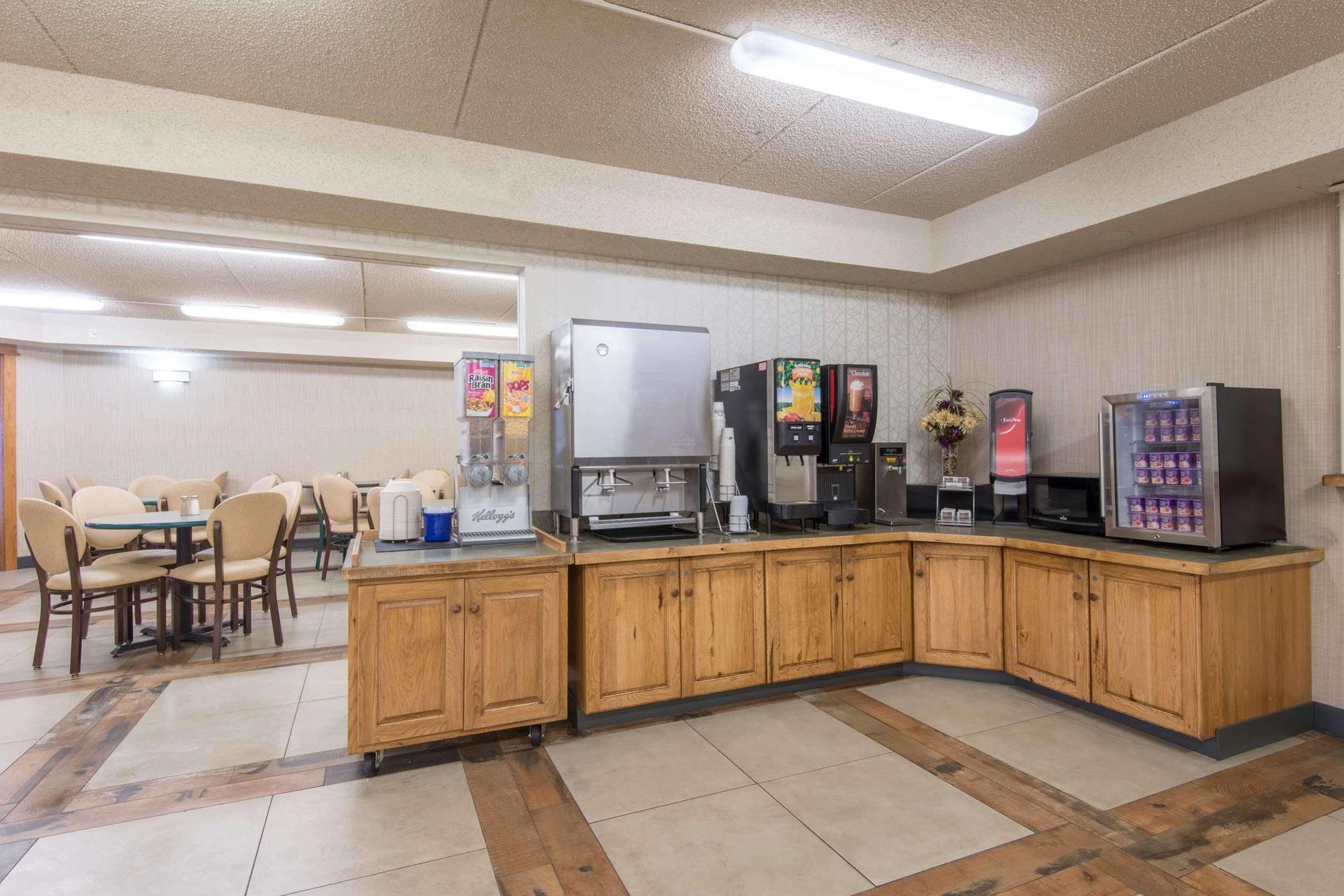 Days Inn & Suites By Wyndham Bozeman Bagian luar foto